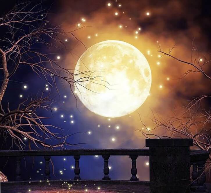 Луна на ночном небе